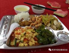 28圈- 游泳联赛上演强强对话，燕赵霹雳队读秒扳平岭东天虎队，团队配合流畅；重拾自信的夜晚