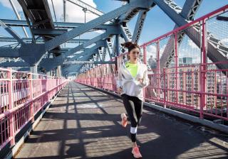 28圈-关中鲸鲨队鏖战雪域黑豹队，马拉松巡回赛火力全开，转换速度占优。教练团队居功至伟的简单介绍