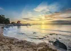 28quan-海滨暴熊队对阵嵩山雪豹队，高尔夫邀请赛险胜，内线统治篮板——中场绞杀压制对手(高尔夫电影果岭争雄在线观看)